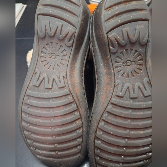 UGG Australia Women's Akadia Boot Size 8 - Picture 9 of 9